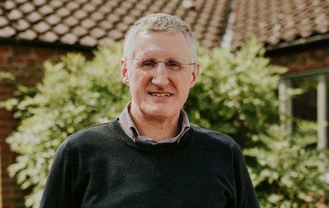 Headshot of Graham Prior