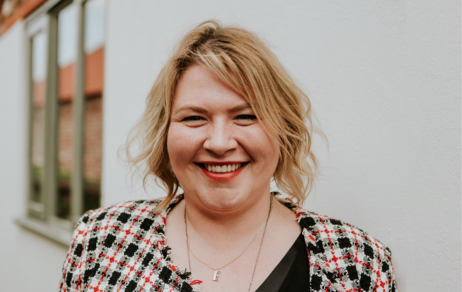 Headshot of Elizabeth Curley