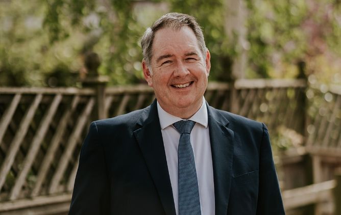 Headshot of Robert Doughty